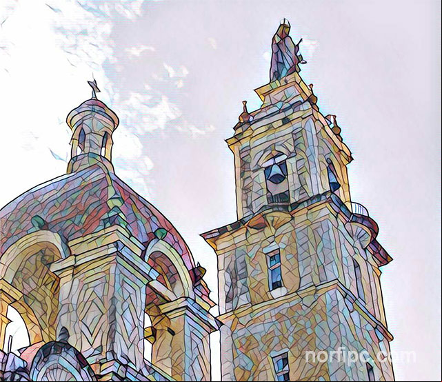 Escultura en lo alto de la Iglesia del Carmen en la Habana