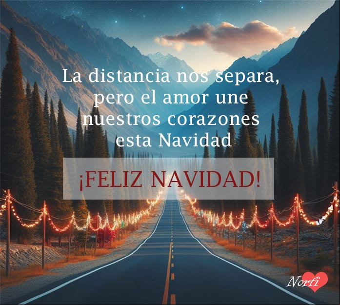 Carretera desierta solitaria, pinos a los lados, montañas, cielo azul, luces de navidad